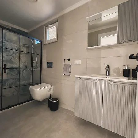 Airport Blue Eye House Ideal For Air Travellers 5 Km From Airport Habitación en casa particular *