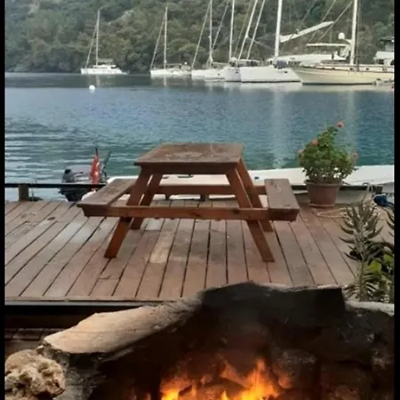 Blue Eye 5 Km From Airport *