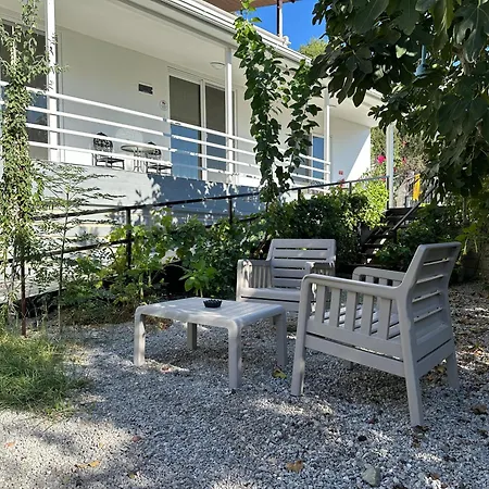 Airport Blue Eye House Ideal For Air Travellers 5 Km From Airport Habitación en casa particular