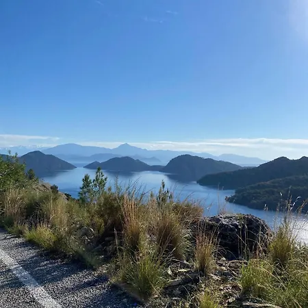 Blue Eye 5 Km From Airport ホームステイ