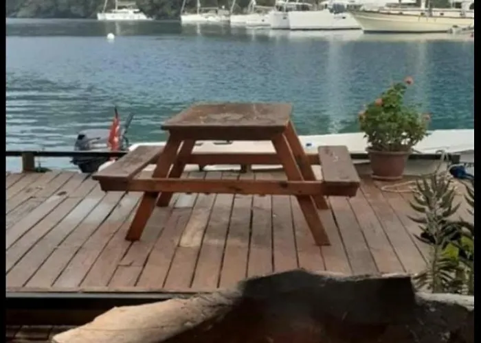 Blue Eye 5 Km From Airport *